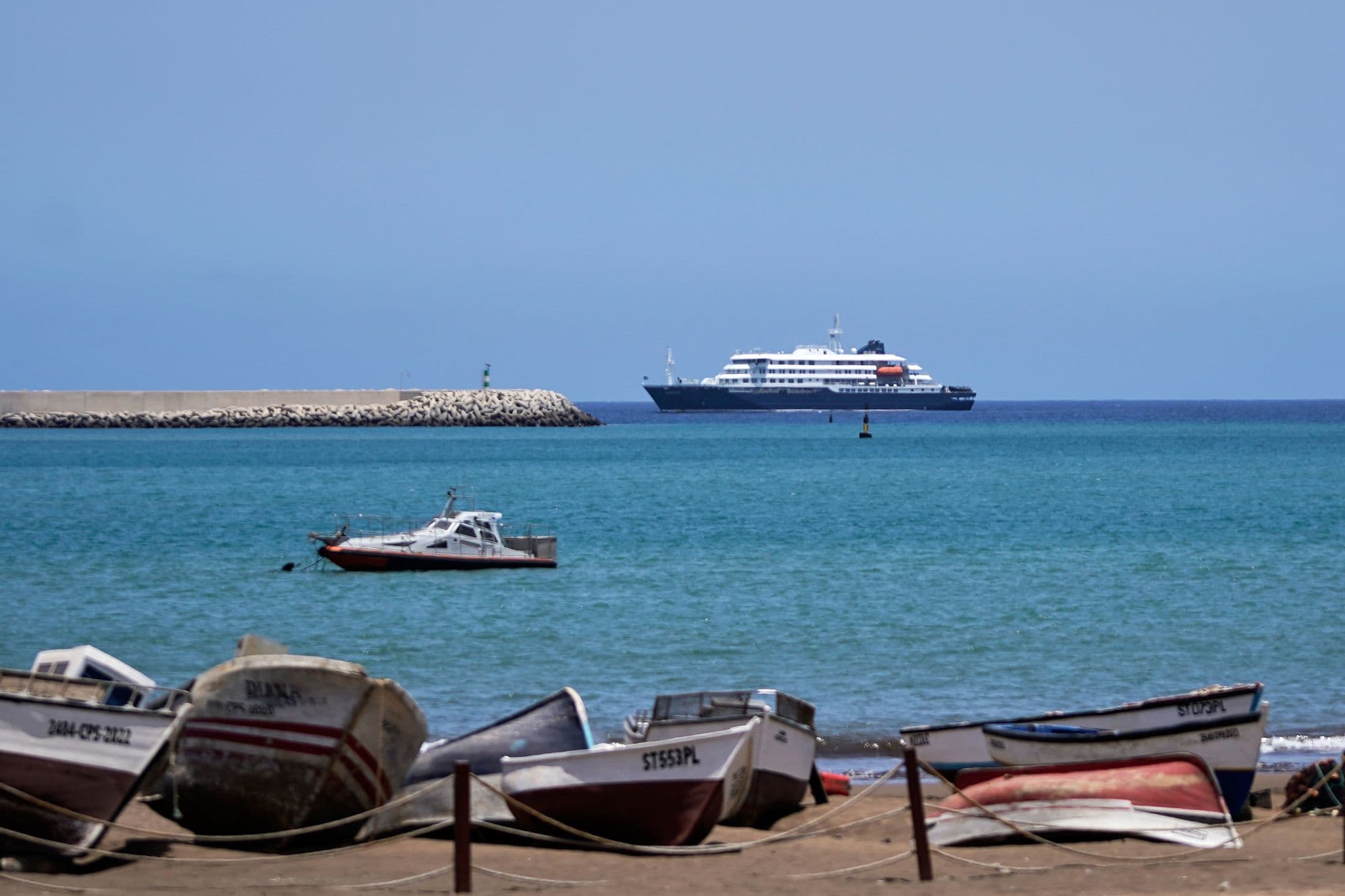 Hantavirus Outbreak Strands MV Hondius; Spain Routes Ship to Canary Islands